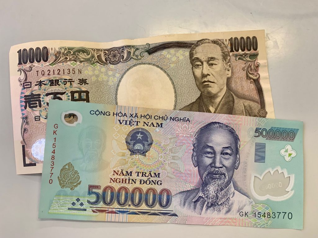 旧紙幣　ベトナムドン　50000ドン　3枚　連番